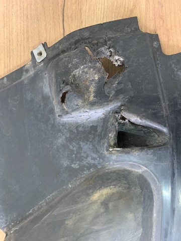 Protector contra salpicaduras del paso de rueda delantero 7260739 BMW