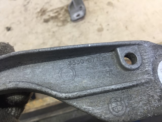 Barra transversal reactiva de la suspensión trasera 33306770980 BMW