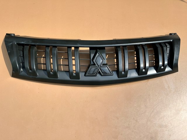 Rejilla Mitsubishi 7450A885
