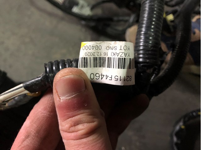 82115F4460 Toyota Mazo de cables del compartimiento del motor