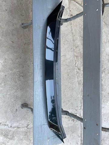 Moldura de la rejilla del radiador KB8A507E1BBB Mazda