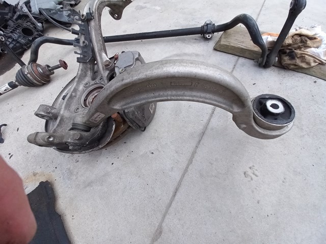 Brazo inferior derecho de la suspensión delantera VAG 8W0407696A