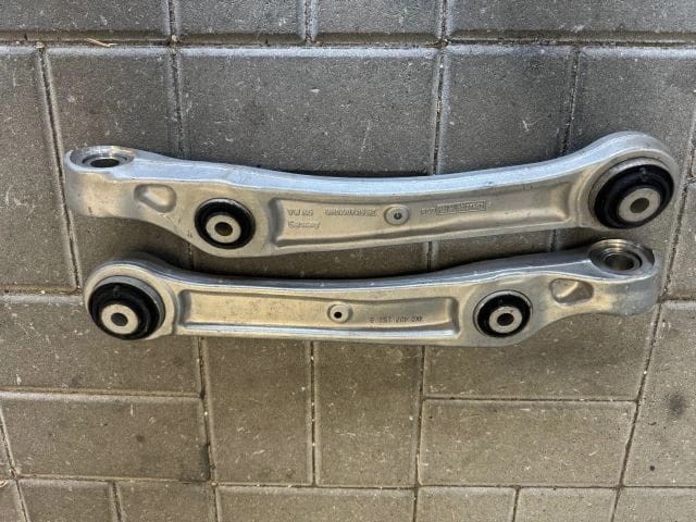 Brazo inferior izquierdo de la suspensión delantera VAG 4M0407155E precio, desde 77,14 EUR