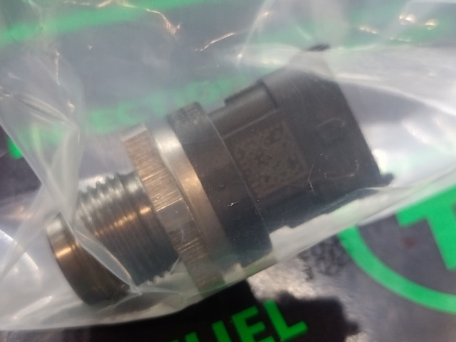 Sensor de presión de combustible Bosch 281006035 precio, desde 54,95 EUR