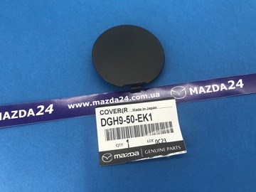 Tapa derecha del parachoques trasero DGH950EK1 Mazda