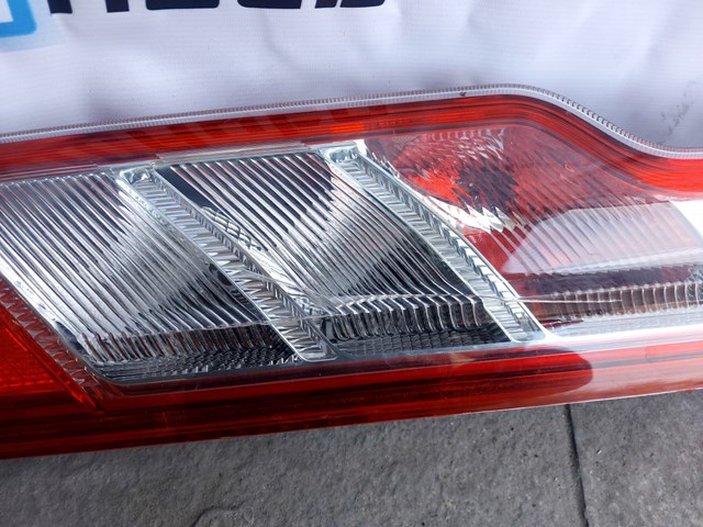 Piloto trasero derecho Ford BK2113404AJ