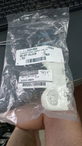 Soporte de parachoques delantero derecho 622245RB0A Nissan/Infiniti