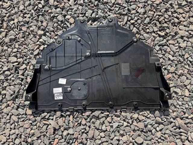 Protector antiempotramiento del motor  Mazda TK4856110