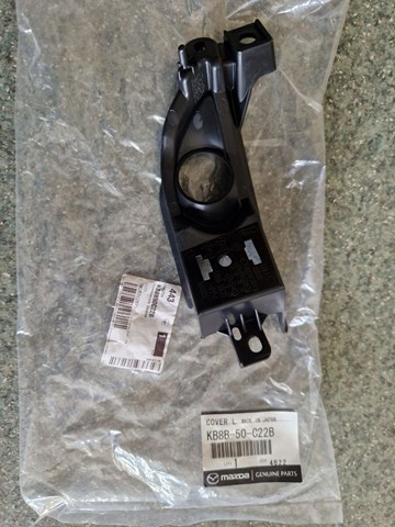 Soporte de parachoques delantero izquierdo Mazda KB8B50C22B