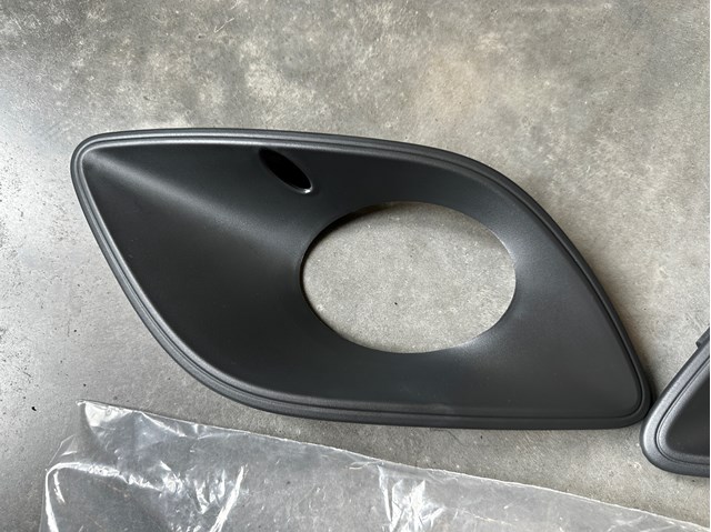 Tapa de rejilla de faro antiniebla delantero izquierdo Mercedes A91088543009K83 precio, desde 35,56 EUR