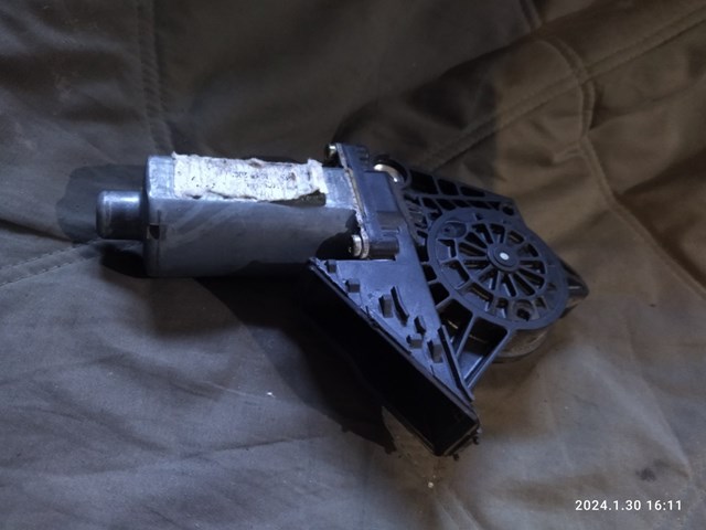 0130821733 VAG Motor del elevalunas de la puerta trasera izquierda
