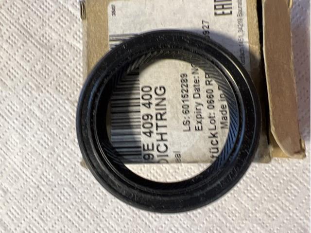 Retén del semieje delantero izquierdo ZF Parts 0734319703