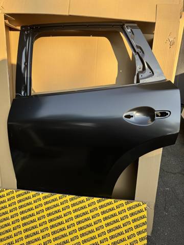 K1Y07302XE Mazda Puerta trasera izquierda
