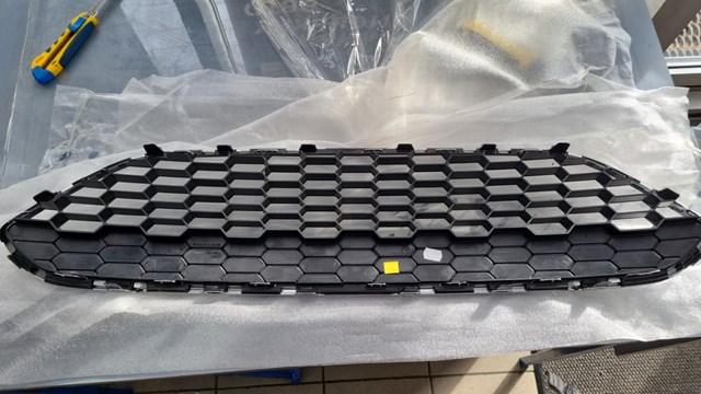 Comprar 32B1051 Polcar Rejilla superior del parachoques delantero