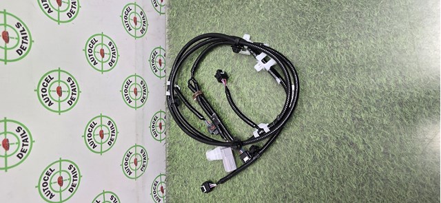 8211433130 Toyota Mazo de cables del compartimiento del motor