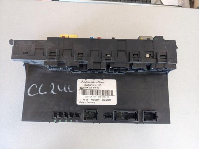A2035450701 Mercedes Caja de relés y fusibles