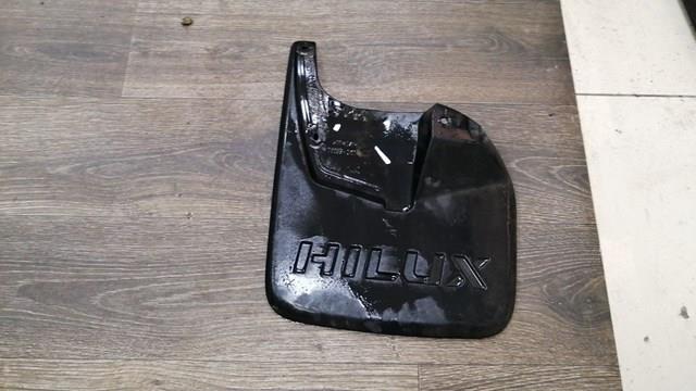 Faldilla guardabarro delantera izquierda Toyota Hilux (GUN12, GUN13)