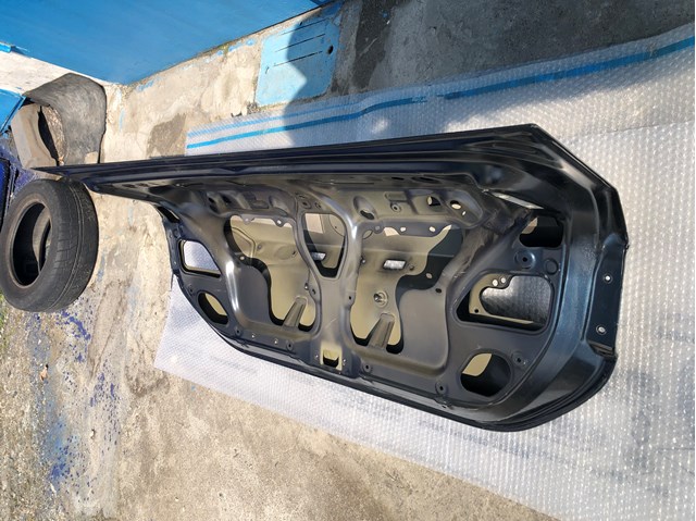 Tapa maletero 6440102A31 Toyota
