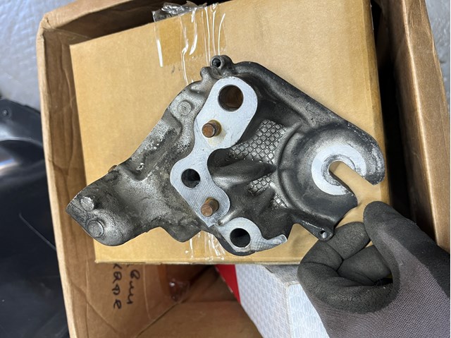 Soporte del soporte izquierdo del motor Peugeot/Citroen 9805300680