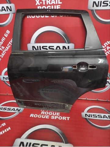 Puerta trasera izquierda Nissan Qashqai 2 (J10)