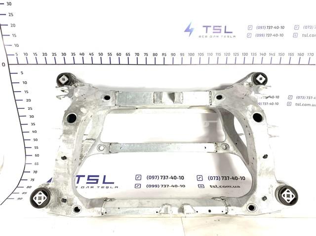 100982600A Tesla Motors subchasis trasero soporte motor