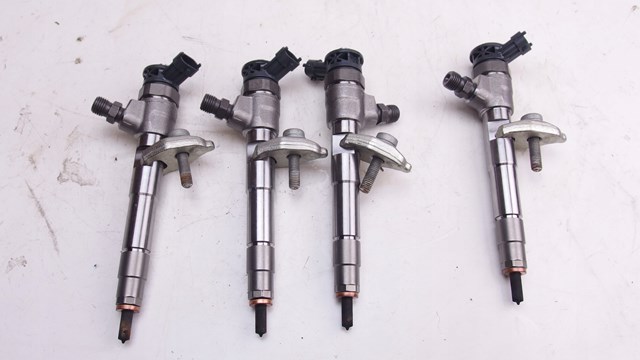 Inyector-bomba Renault (RVI) 0445110800