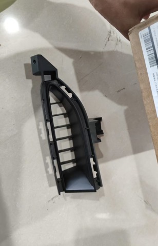 Comprar 622576RA0A Nissan/Infiniti Rejilla inferior izquierda del parachoques delantero