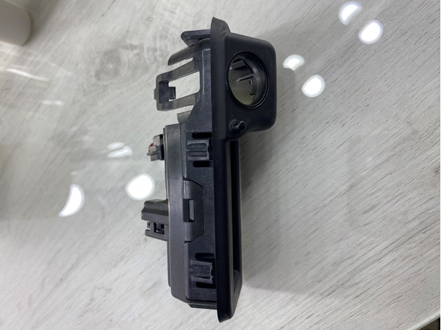 Comprar Botón de accionamiento del cierre de la tapa del maletero (puerta trasera 3/5) Volkswagen Tiguan I 5N1, 5N2