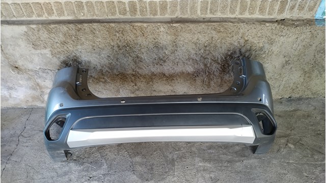 Parachoques trasero 6410F375 Mitsubishi