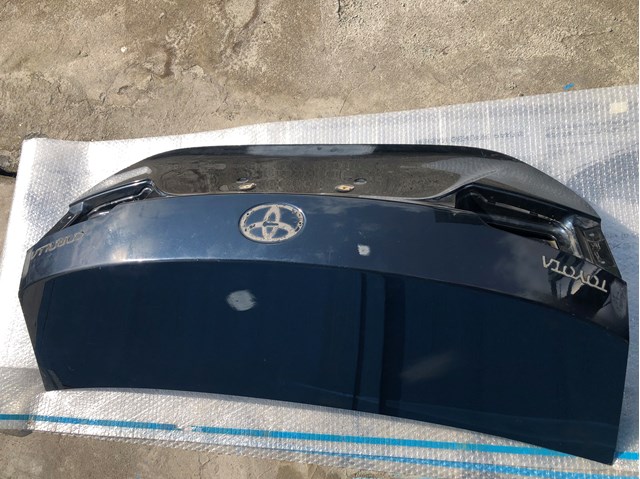 Tapa del maletero Toyota 6440102A31 precio, desde 252,72 EUR