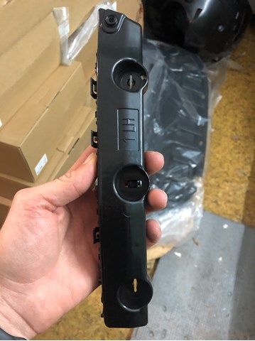 622224CL0A Nissan/Infiniti Soporte de parachoques delantero derecho