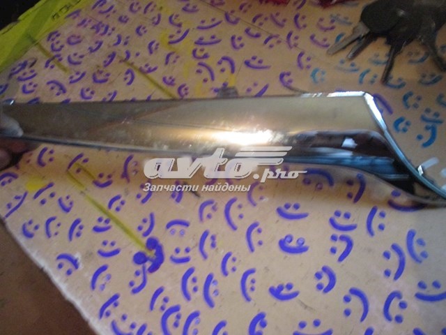 Moldura derecha de la parrilla del radiador 863541R000 Hyundai/Kia