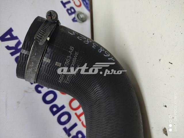 1683825 Ford tubo flexible de aire de sobrealimentación derecho