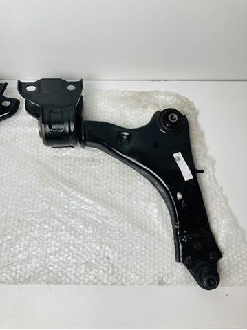 Brazo inferior derecho de la suspensión delantera LR086107 Land Rover