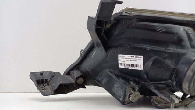 811100K440 Toyota Luz derecha