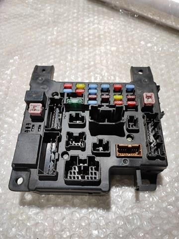 Comprar 8637A465 Mitsubishi Caja de fusibles trasera interior