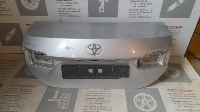 Tapa maletero Toyota 6440102A31