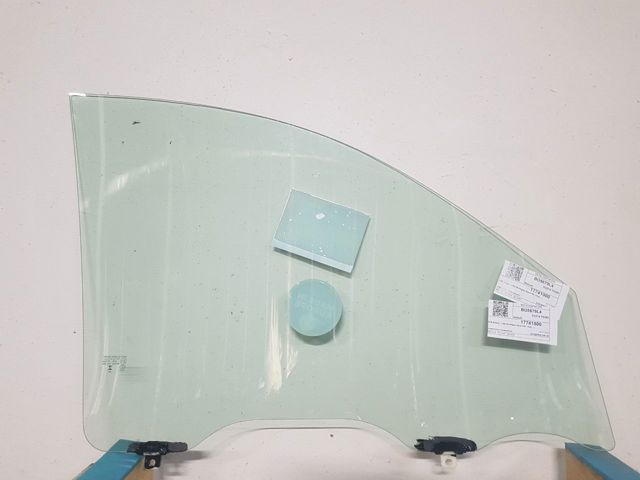Luna de puerta delantera izquierda Mitsubishi L 200 (KA, KB)