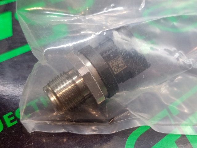 281002908 Bosch Sensor de presión de combustible