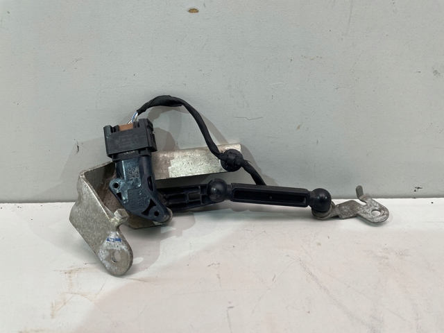 Sensor de nivel de carrocería delantero 6895466 BMW