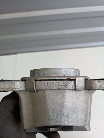 Soporte de caja de cambios Land Rover LR024738