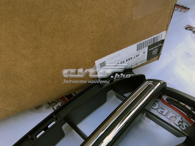 A1678889200 Mercedes Calandra