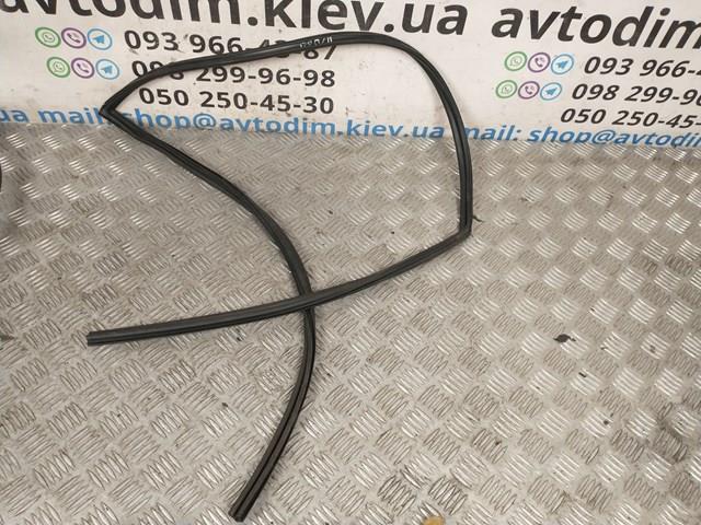 6814112511 Toyota guía de vidrio para el marco de la puerta delantera derecha