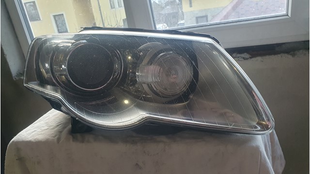 Faro delantero derecho VAG 3C0941752G