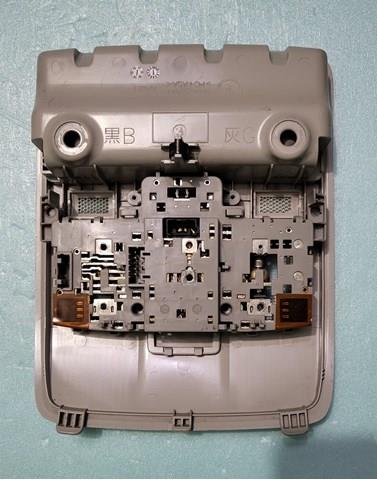 Luz de techo interior (cabina) Mazda KD4569971 precio, desde 46,46 EUR