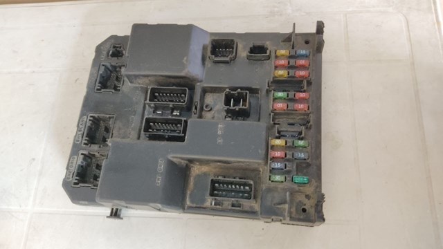 9651197680 Peugeot/Citroen Caja de relés y fusibles