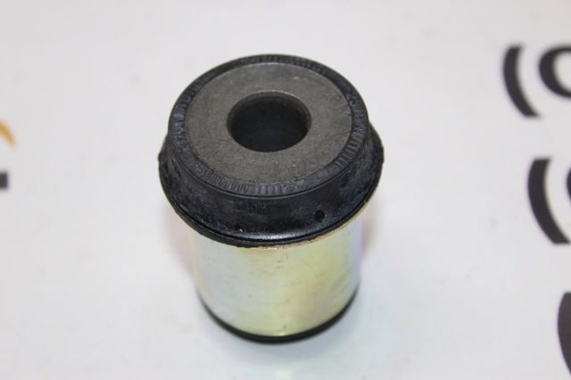9674718380 Peugeot/Citroen Buje del soporte del subchasis delantero