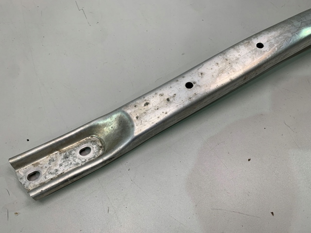 Cubierta superior del panel frontal (soporte del radiador) 7228081 BMW