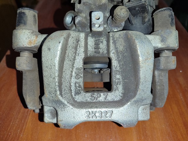 LR113706 Land Rover Pinza de freno trasera derecha