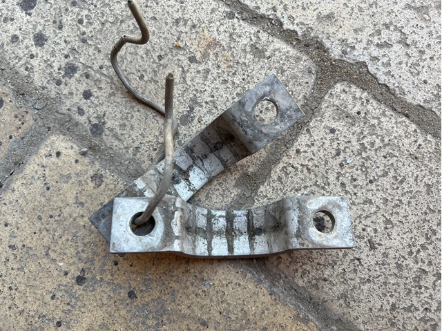7L8511418 VAG abrazadera para montaje de casquillos estabilizadores traseros